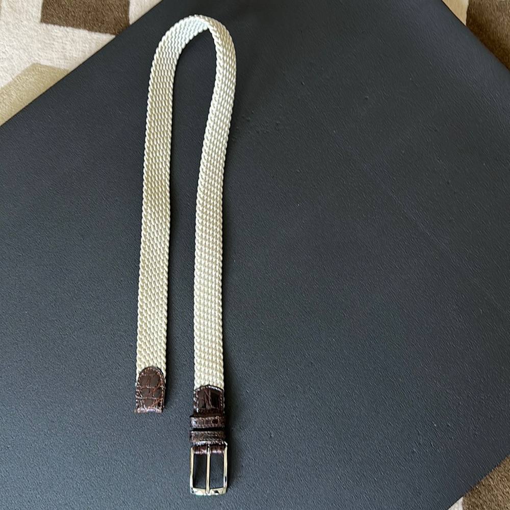 Woven boy’s / men’s belt w/ leather trim and silver buckle. Excellent condition.